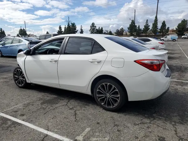 5YFBURHE1GP471124 2016 TOYOTA COROLLA - Image 2
