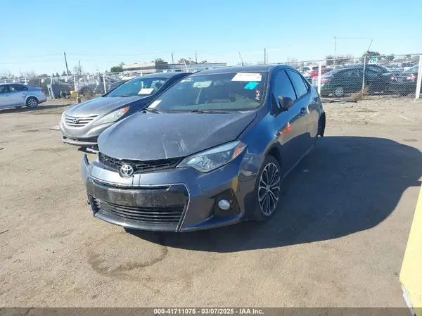 5YFBURHE1GP471432 2016 TOYOTA COROLLA - Image 2