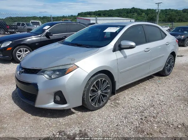 5YFBURHE1GP530009 2016 TOYOTA COROLLA - Image 2