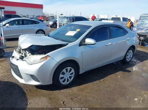 5YFBURHE1GP562586 2016 TOYOTA COROLLA - Image 2