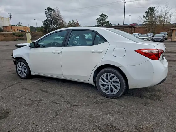 5YFBURHE1HP571564 2017 TOYOTA COROLLA - Image 2