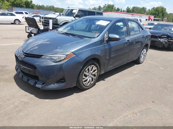 5YFBURHE1HP572228 2017 TOYOTA COROLLA - Image 2