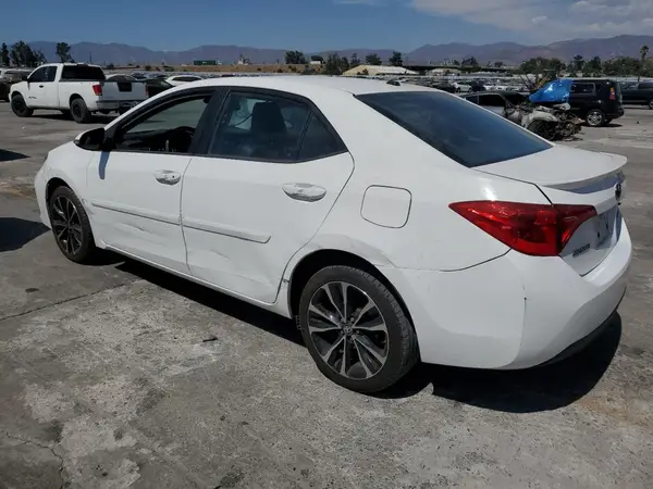 5YFBURHE1HP573198 2017 TOYOTA COROLLA - Image 2