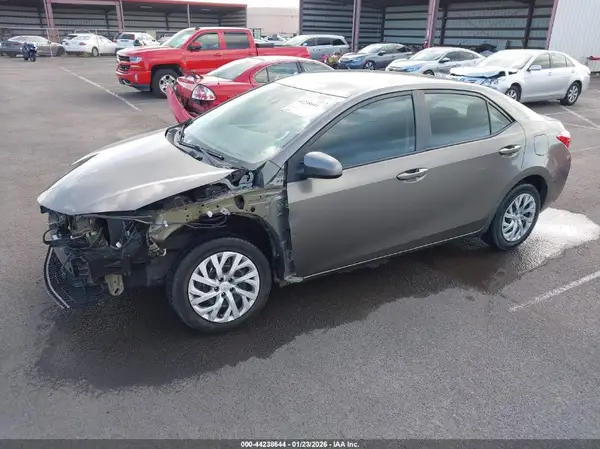 5YFBURHE1HP575243 2017 TOYOTA COROLLA - Image 2