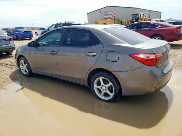 5YFBURHE1HP576554 2017 TOYOTA COROLLA - Image 2