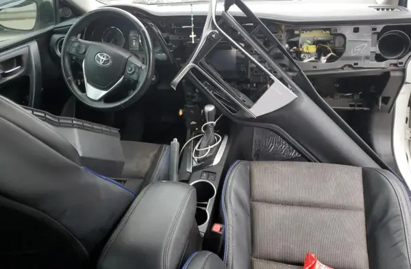 5YFBURHE1HP577803 2017 TOYOTA COROLLA - Image 8