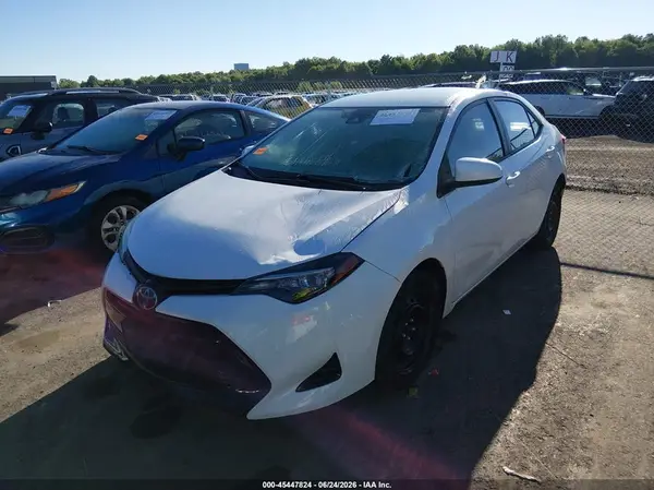 5YFBURHE1HP580443 2017 TOYOTA COROLLA - Image 2