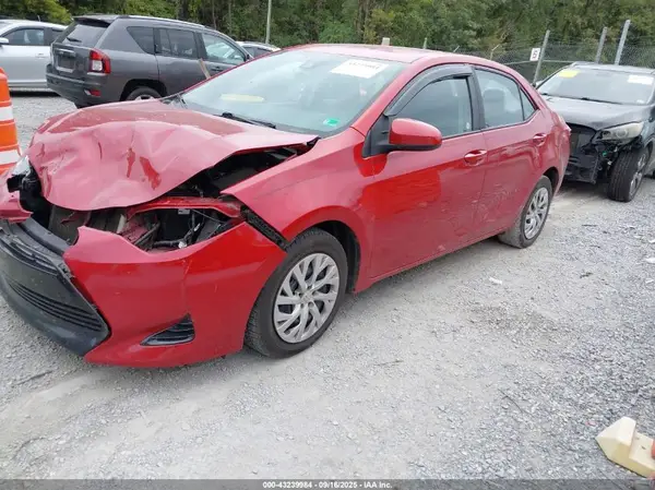 5YFBURHE1HP582578 2017 TOYOTA COROLLA - Image 2