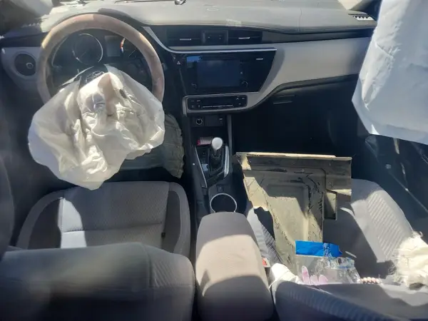 5YFBURHE1HP582824 2017 TOYOTA COROLLA - Image 8