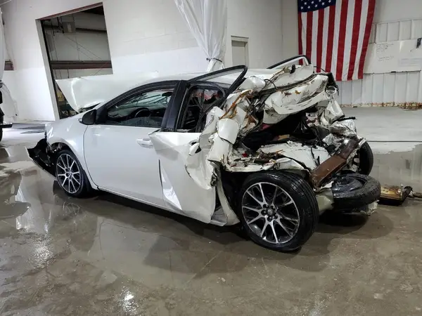 5YFBURHE1HP584184 2017 TOYOTA COROLLA - Image 2