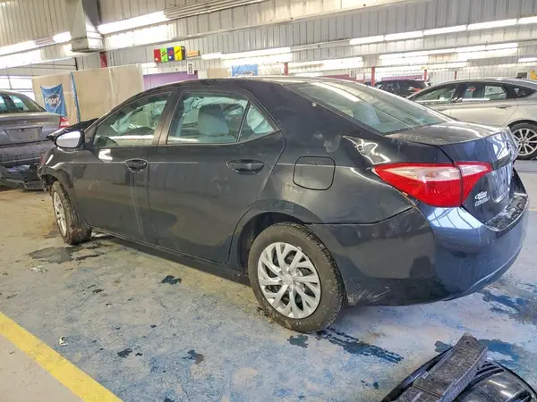 5YFBURHE1HP585335 2017 TOYOTA COROLLA - Image 2