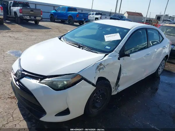 5YFBURHE1HP586016 2017 TOYOTA COROLLA - Image 2