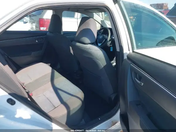 5YFBURHE1HP586016 2017 TOYOTA COROLLA - Image 8