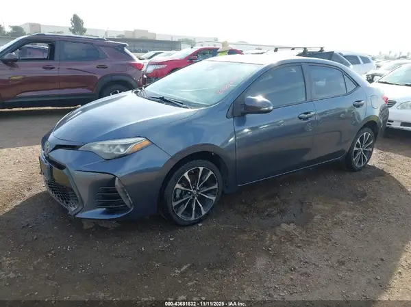 5YFBURHE1HP586081 2017 TOYOTA COROLLA - Image 2