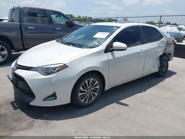 5YFBURHE1HP586162 2017 TOYOTA COROLLA - Image 2