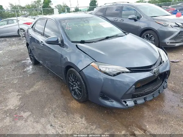 5YFBURHE1HP587196 2017 TOYOTA COROLLA - Image 1