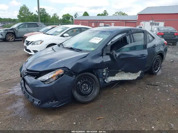 5YFBURHE1HP587196 2017 TOYOTA COROLLA - Image 2