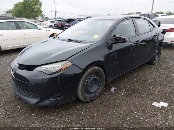 5YFBURHE1HP589126 2017 TOYOTA COROLLA - Image 2