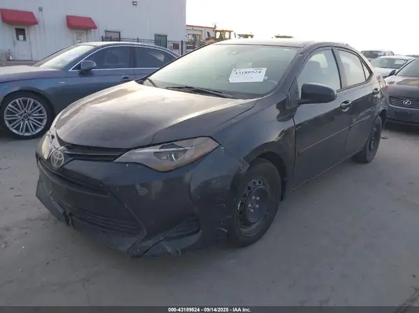5YFBURHE1HP590812 2017 TOYOTA COROLLA - Image 2