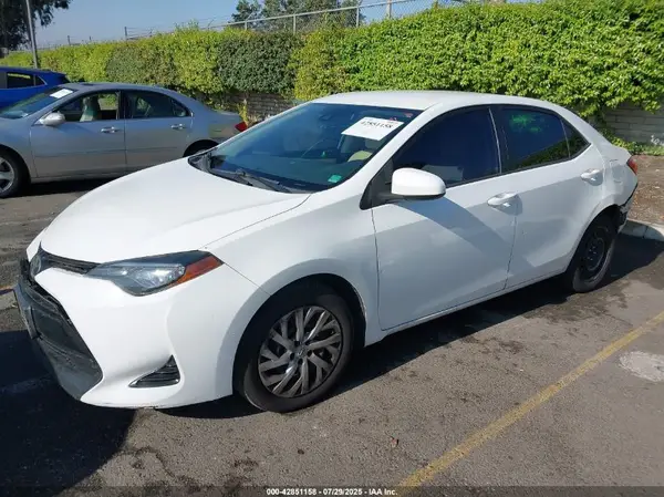5YFBURHE1HP591037 2017 TOYOTA COROLLA - Image 2