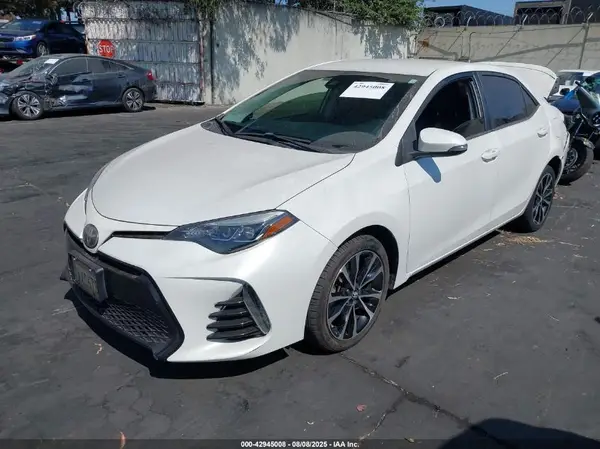5YFBURHE1HP592513 2017 TOYOTA COROLLA - Image 2