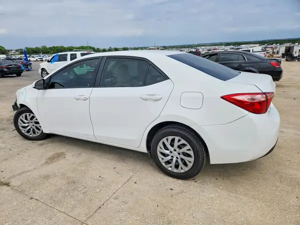 5YFBURHE1HP592527 2017 TOYOTA COROLLA - Image 2