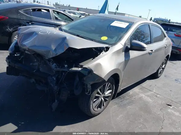 5YFBURHE1HP593483 2017 TOYOTA COROLLA - Image 2