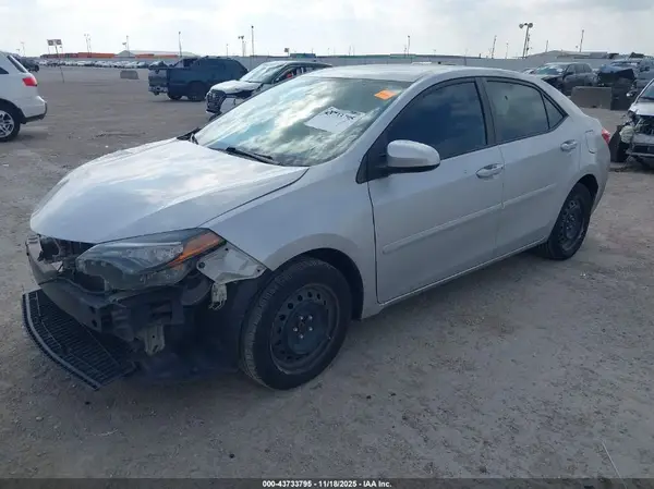5YFBURHE1HP595055 2017 TOYOTA COROLLA - Image 2