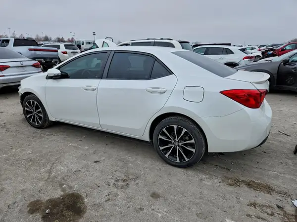 5YFBURHE1HP597940 2017 TOYOTA COROLLA - Image 2