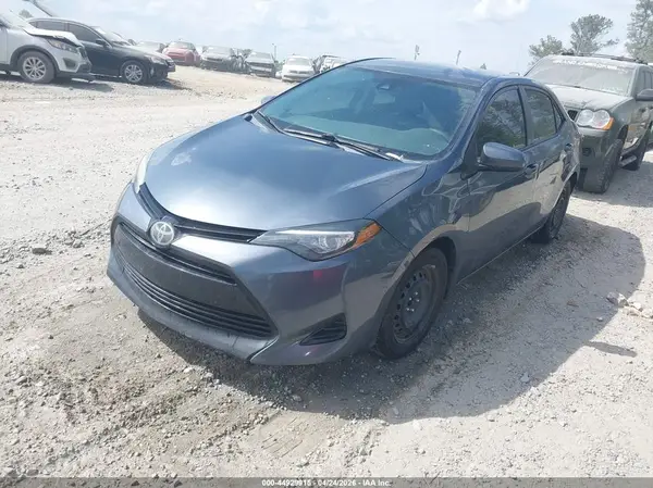 5YFBURHE1HP600397 2017 TOYOTA COROLLA - Image 2