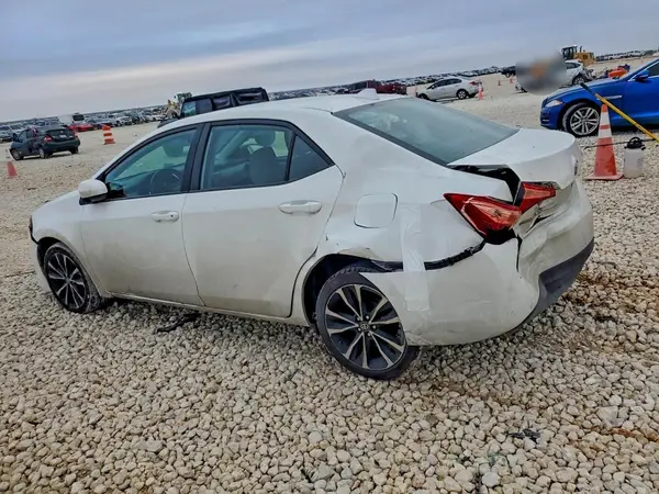 5YFBURHE1HP600626 2017 TOYOTA COROLLA - Image 2