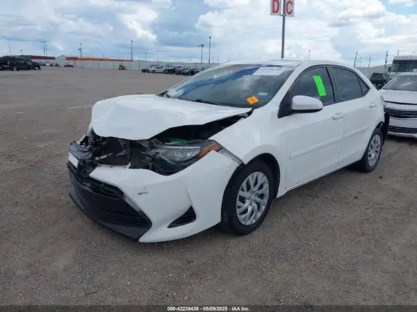 5YFBURHE1HP602148 2017 TOYOTA COROLLA - Image 2