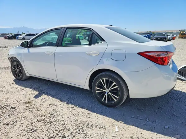 5YFBURHE1HP602568 2017 TOYOTA COROLLA - Image 2