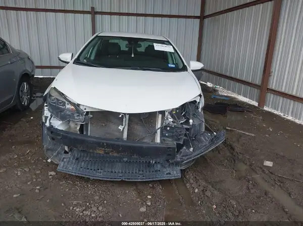 5YFBURHE1HP603140 2017 TOYOTA COROLLA - Image 2