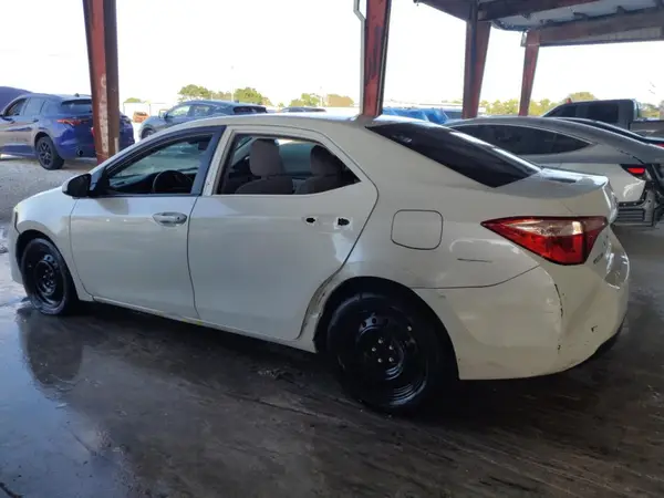 5YFBURHE1HP603879 2017 TOYOTA COROLLA - Image 2