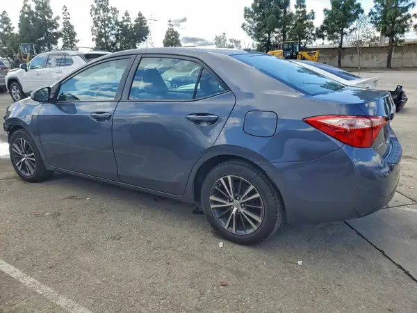 5YFBURHE1HP609214 2017 TOYOTA COROLLA - Image 2