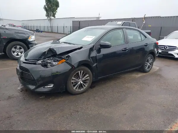 5YFBURHE1HP611111 2017 TOYOTA COROLLA - Image 2