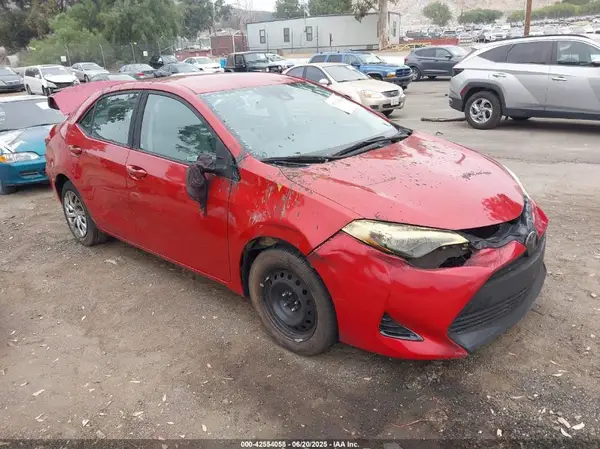 5YFBURHE1HP611562 2017 TOYOTA COROLLA - Image 1