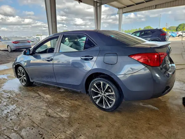 5YFBURHE1HP615319 2017 TOYOTA COROLLA - Image 2