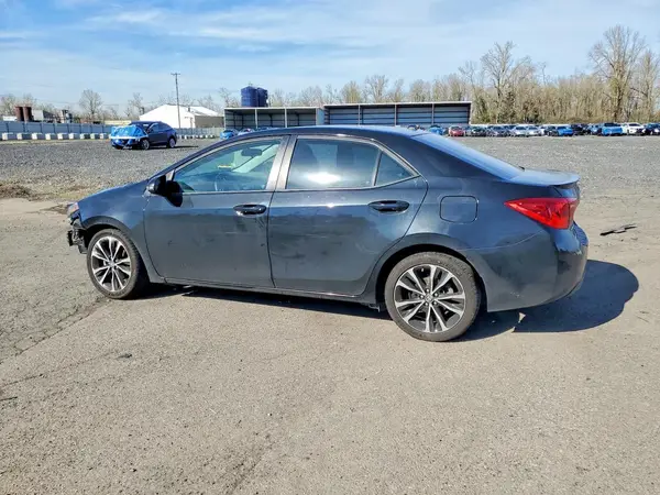 5YFBURHE1HP615935 2017 TOYOTA COROLLA - Image 2