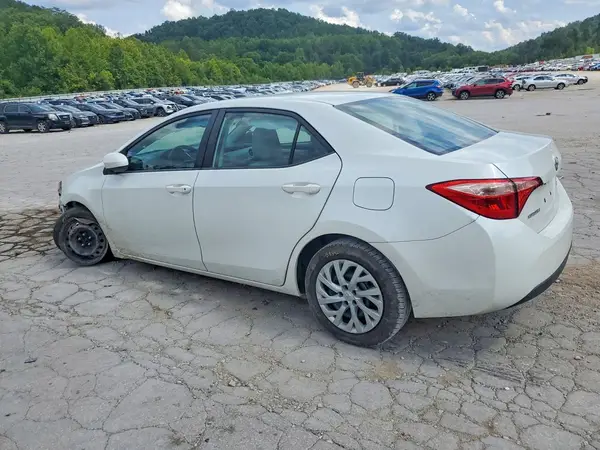 5YFBURHE1HP618673 2017 TOYOTA COROLLA - Image 2