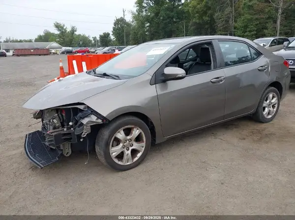 5YFBURHE1HP621282 2017 TOYOTA COROLLA - Image 2