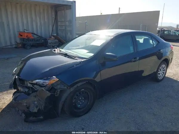 5YFBURHE1HP623064 2017 TOYOTA COROLLA - Image 2