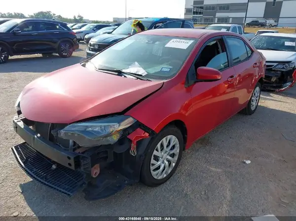 5YFBURHE1HP624067 2017 TOYOTA COROLLA - Image 2