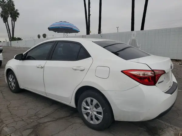 5YFBURHE1HP626899 2017 TOYOTA COROLLA - Image 2