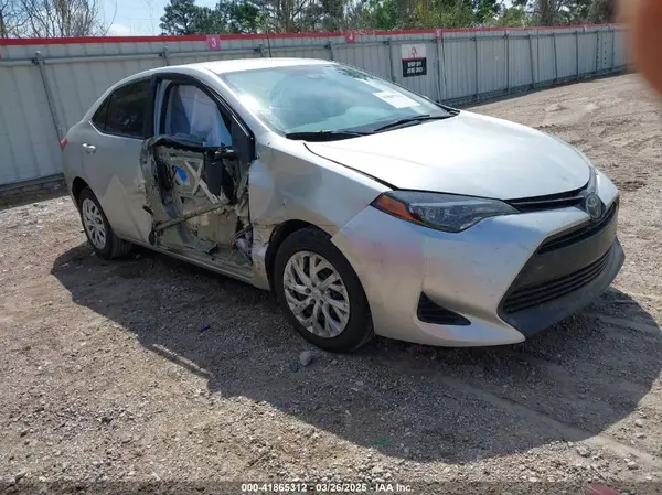 5YFBURHE1HP629365 2017 TOYOTA COROLLA - Image 1