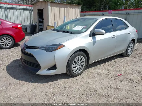 5YFBURHE1HP629365 2017 TOYOTA COROLLA - Image 2