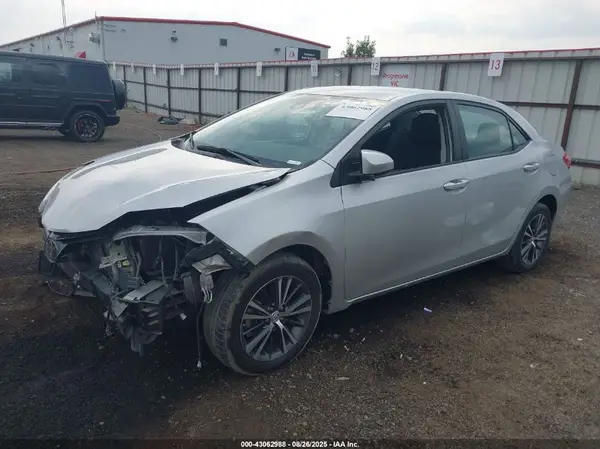5YFBURHE1HP633691 2017 TOYOTA COROLLA - Image 2
