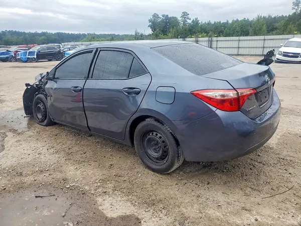 5YFBURHE1HP635246 2017 TOYOTA COROLLA - Image 2