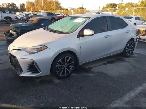 5YFBURHE1HP635697 2017 TOYOTA COROLLA - Image 2